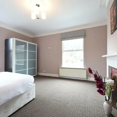 6 Bed House Leeds Slps 16 Prázdninový dům