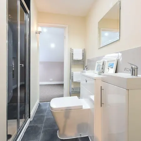 6 Bed House Leeds Slps 16 Prázdninový dům