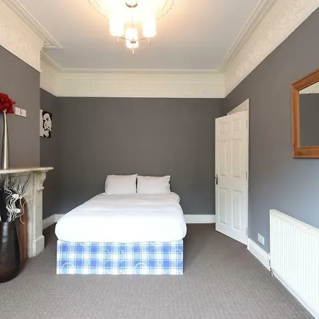 6 Bed House Leeds Slps 16 Prázdninový dům *