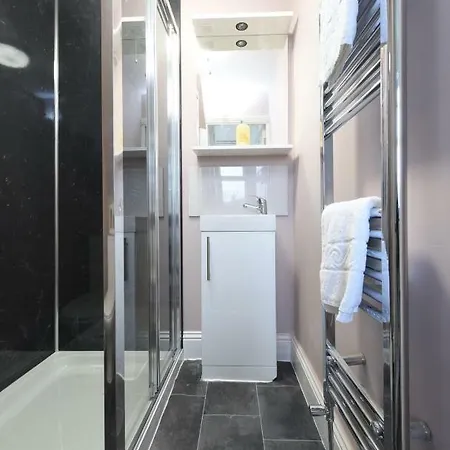 6 Bed House Leeds Slps 16 Prázdninový dům *