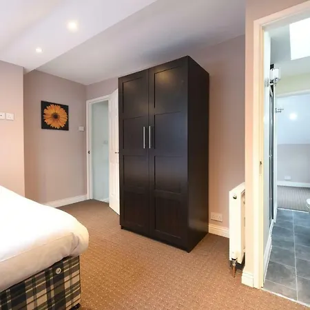 6 Bed House Leeds Slps 16 Σπίτι διακοπών Λιντς