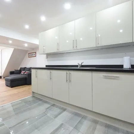 6 Bed House Leeds Slps 16 Ferienhaus *