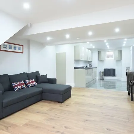 Ferienhaus 6 Bed House Leeds Slps 16 Leeds (West Yorkshire)